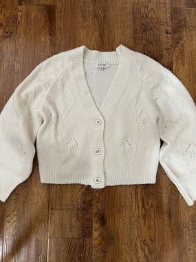 Molly Bracken Off-White Cream Cable Knit Cardigan Cropped V Neck Button Front